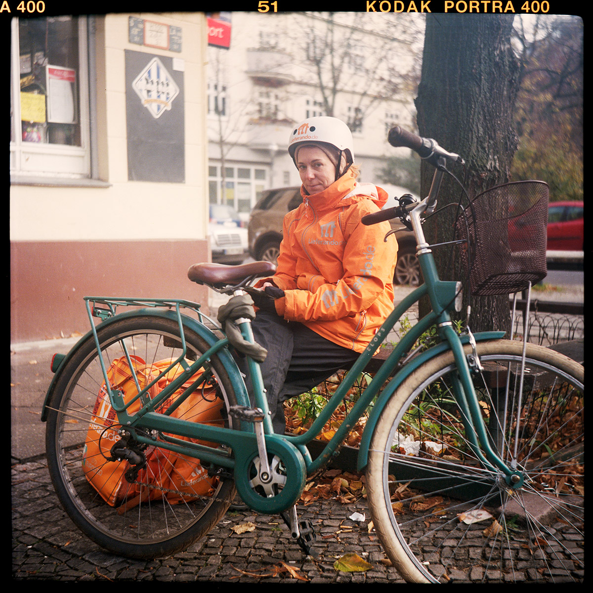 ioanna; 66; yogalehrerin; fahrradkurierin; schudomastraße; 24.11.2022;