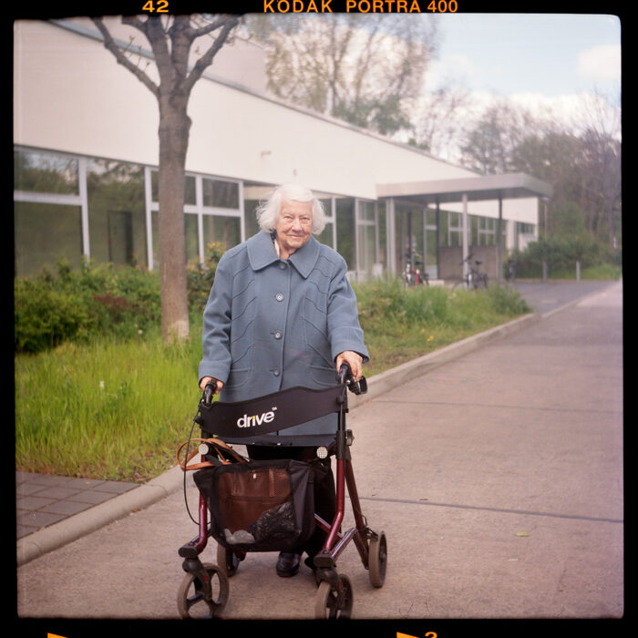 gisela; 93; rentnerIn; fennpfuhl park; lichtenberg; berlin; 7.5.2023;