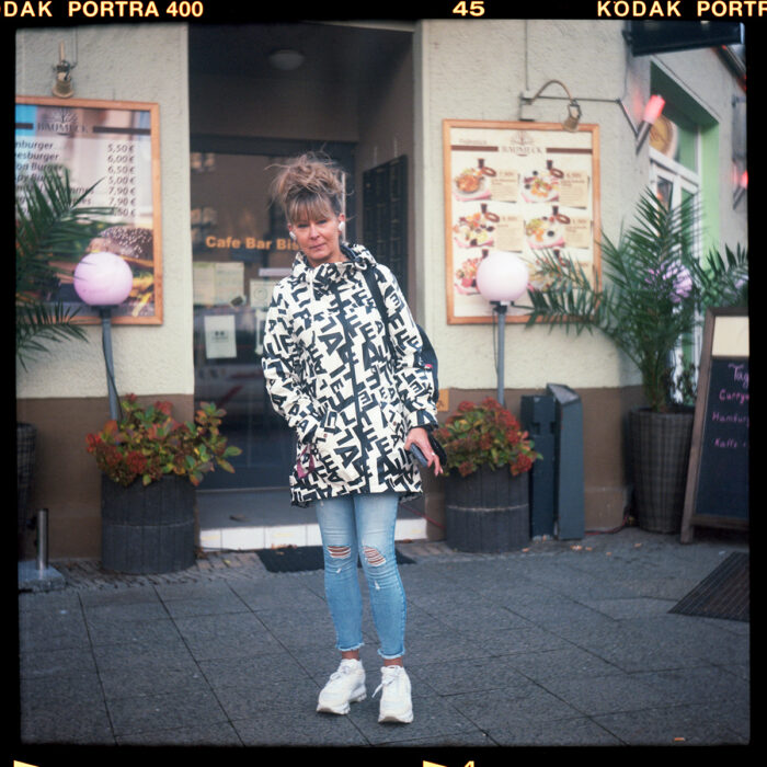 simone; 56; rentnerIn; treptow, berlin, 2021