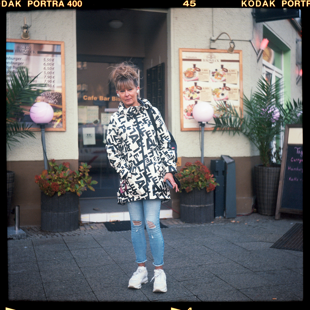 simone; 56; rentnerIn; treptow, berlin, 2021