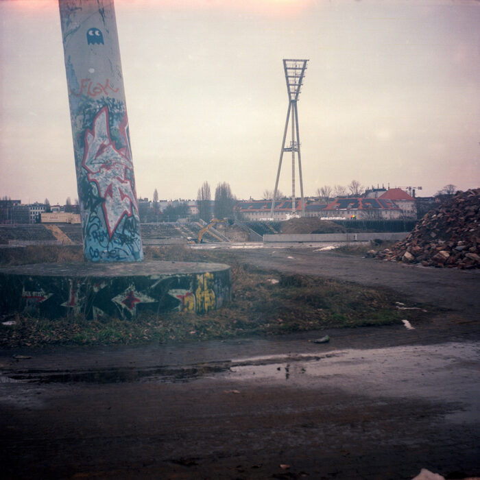 2026, Prenzlauer Berg, Friedrich Ludwig Jahn Sportpark, Flutlichtmast, Sprengung, Berlin
