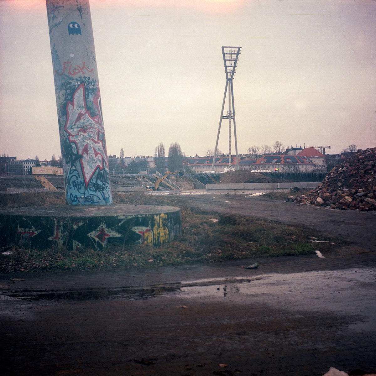 2026, Prenzlauer Berg, Friedrich Ludwig Jahn Sportpark, Flutlichtmast, Sprengung, Berlin